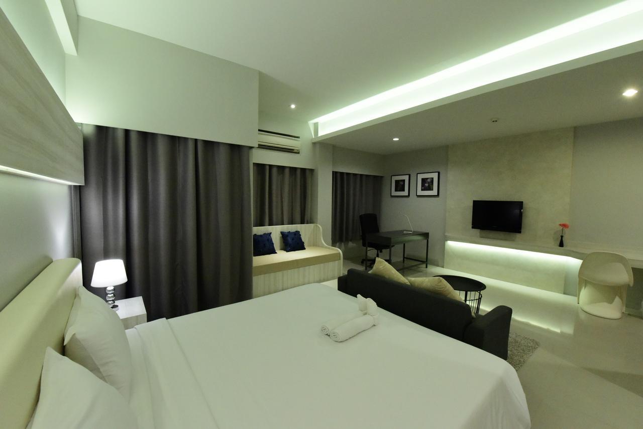 Trendy Hotel Накхон Патом Екстериор снимка