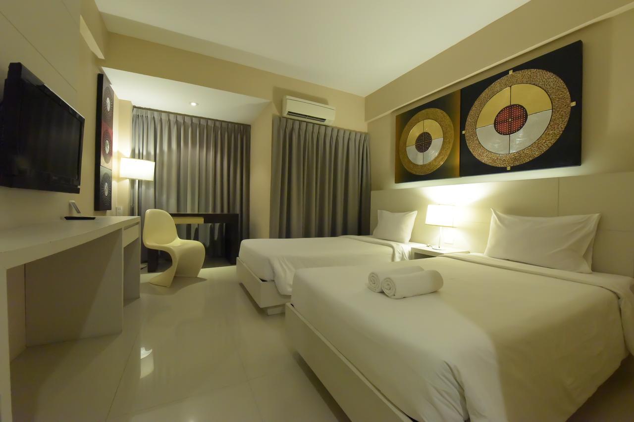Trendy Hotel Накхон Патом Екстериор снимка